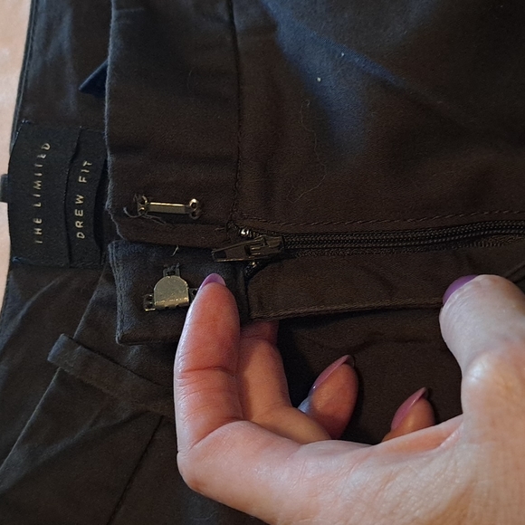 The Limited Drew Fit Size 8 Brown Shorts with Cuff - Picture 4 of 5